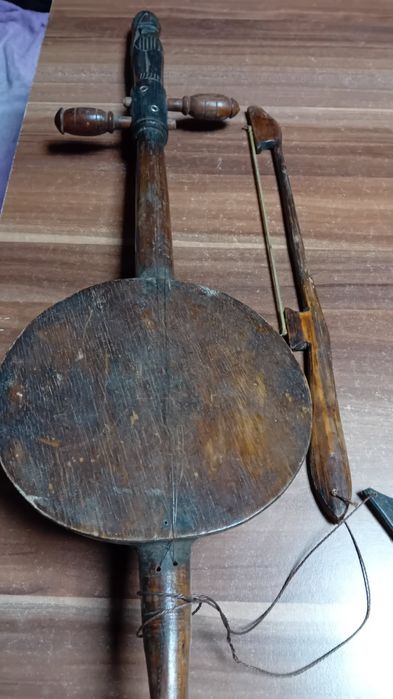 Старинни  музикални  инструменти Кора,Чунари и военна тръба