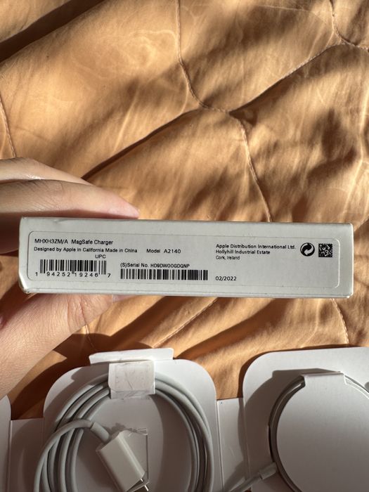 apple сксесоари,адаптер,зарядно и слушалки