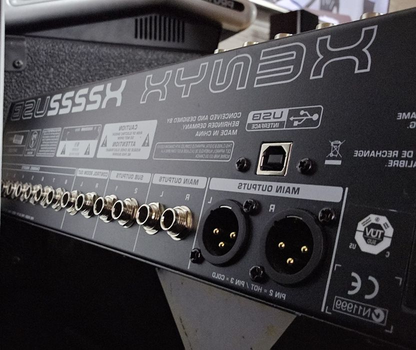 Mixer pasiv Behringer Xenyx X2222 USB