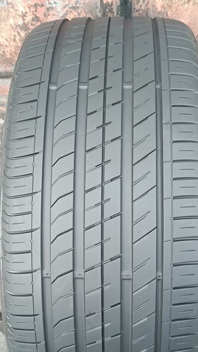 275/35/20 Nexen .
