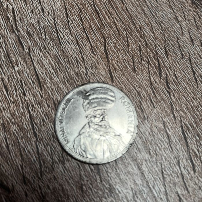 Vând monede românești.