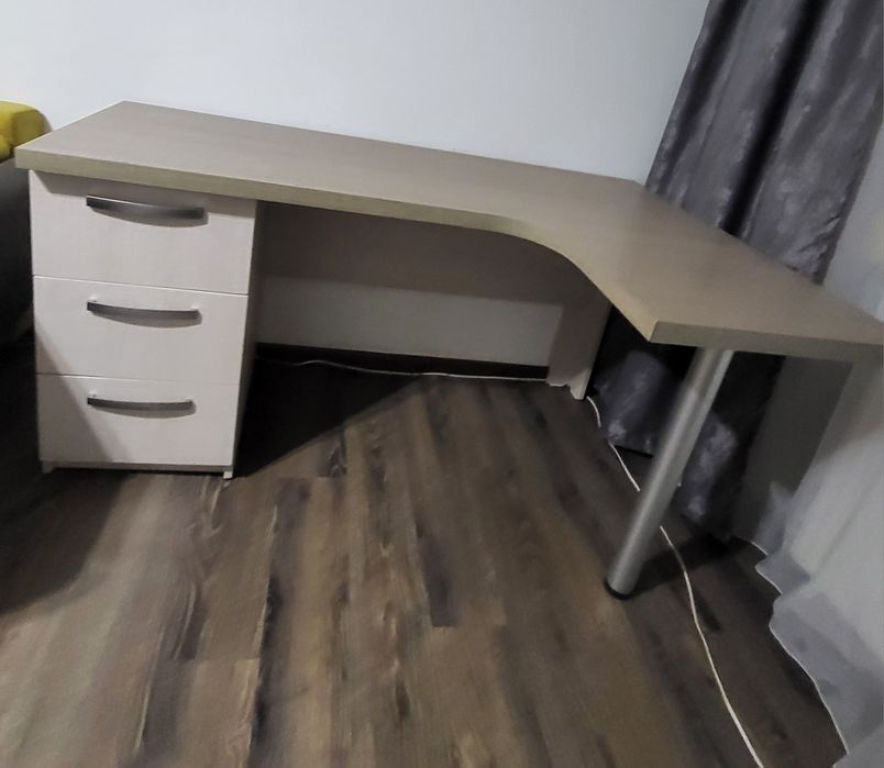 Vand birou pe colt,stare buna