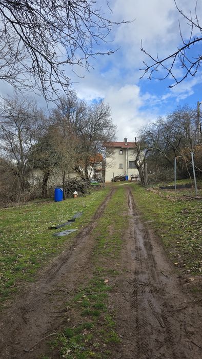 СПЕШНО! Вила с 570 кв.м двор до София – ТОП ЦЕНА!