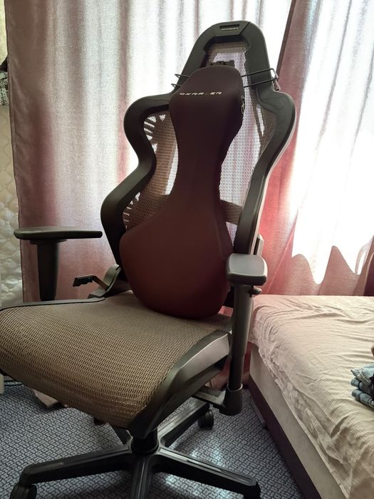 Продам игровое кресло Dxracer