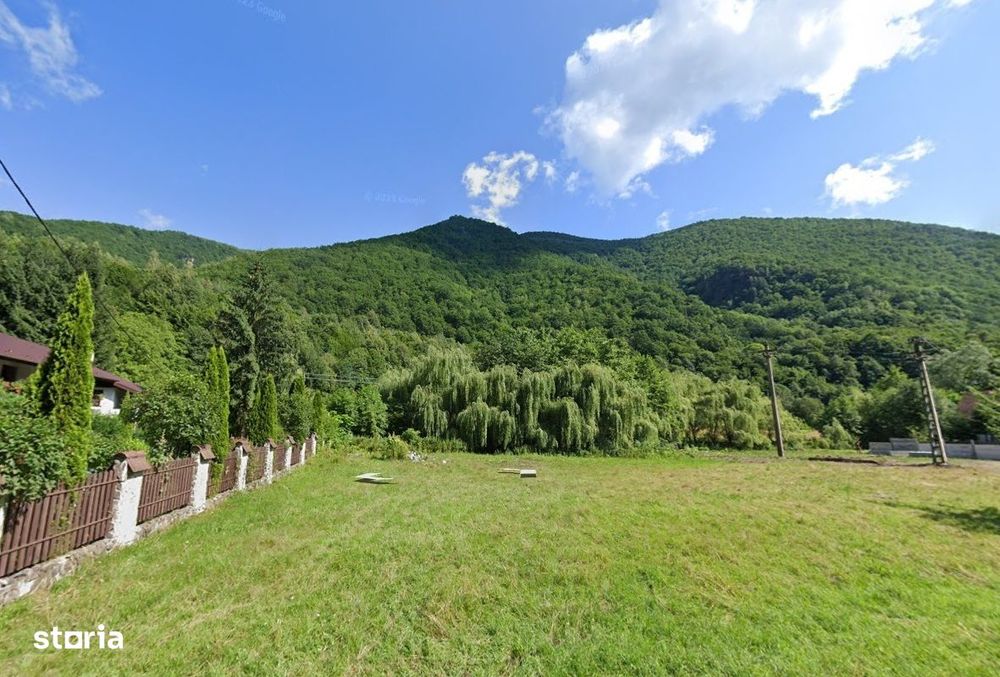 Vand teren in Retezat, 1260 mp, intre pensiuni si case de vacanta