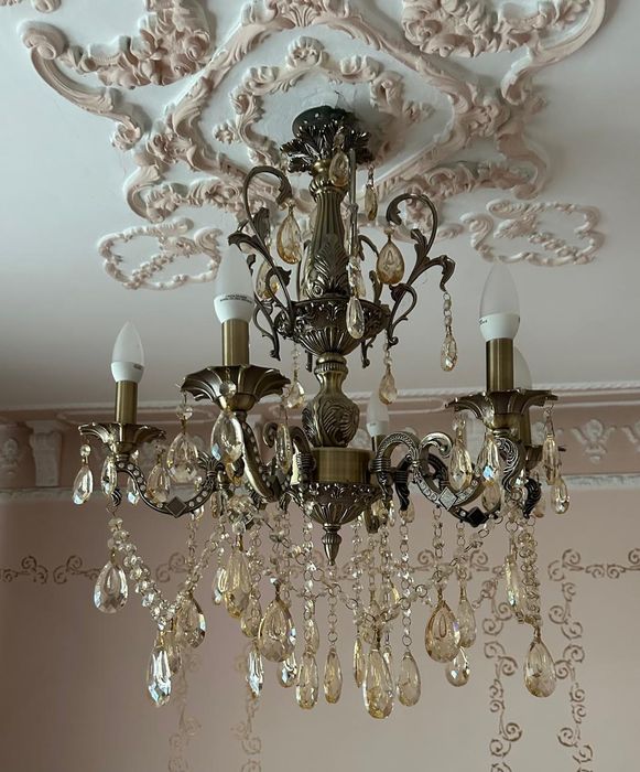 Продам люстру две штуки.