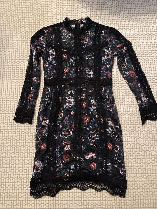 Рокля с цветя Reserved