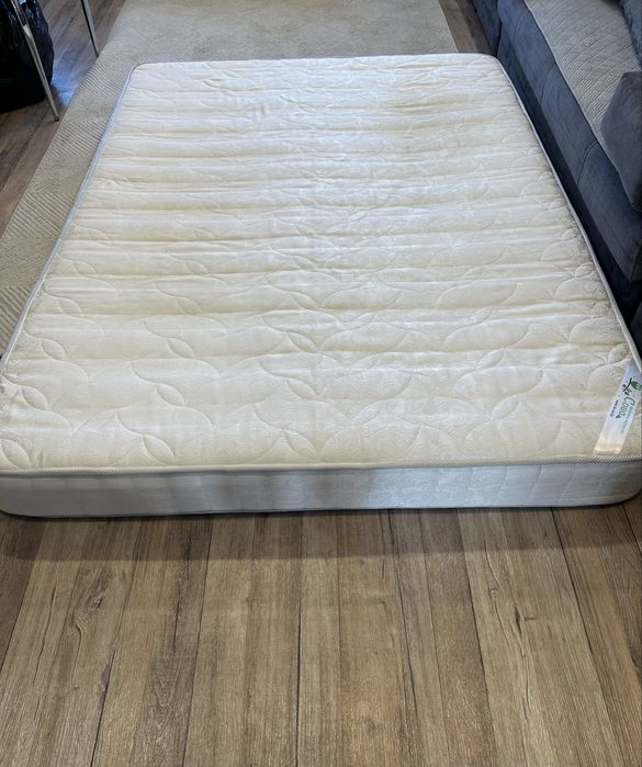 Продам матрас б/у в хорошем состоянии