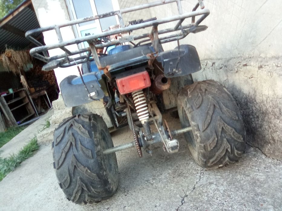 Vând  ATV stricat de  250cc
