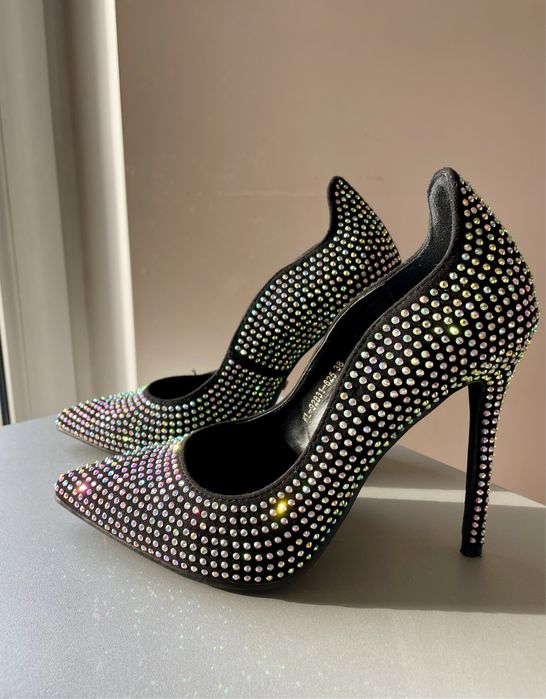 Висок ток с камъни, блестящи обувки ЧИСТО НОВИ