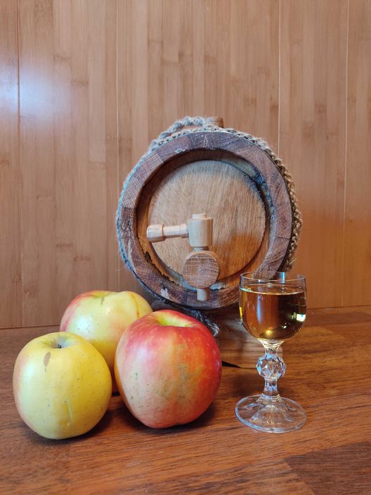 Бочки дубовые , дубовые бочки