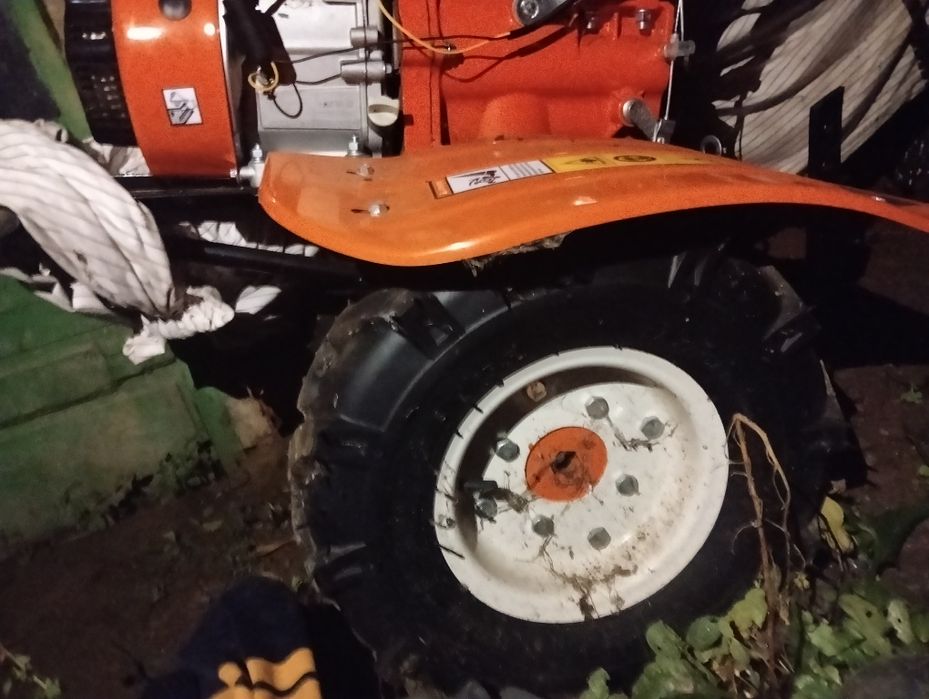 Se vinde motocultor 2000 lei ,nevoie urgent de bani.