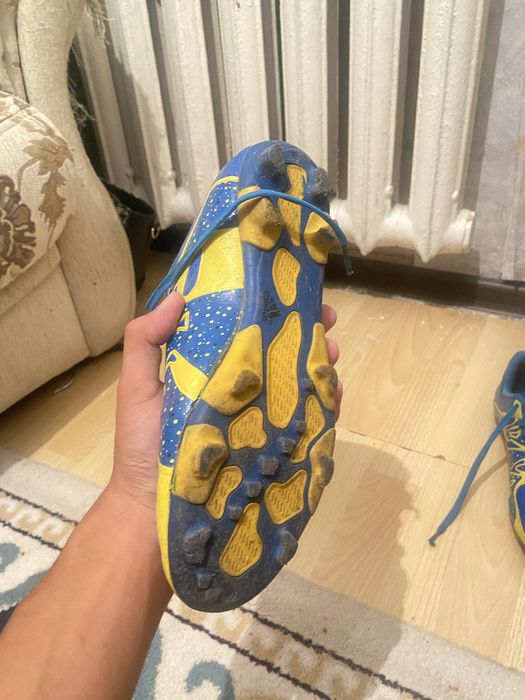 Бутсы adidas шипованые 38