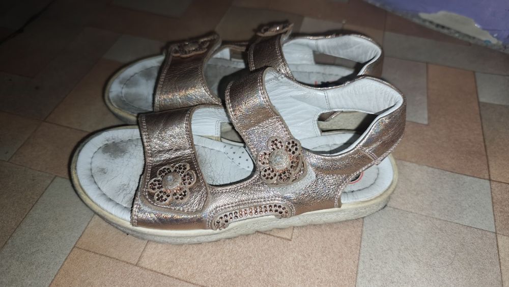 Отдам шлепки детские