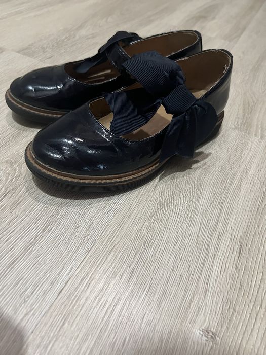 Отдам школьные туфли для девочки