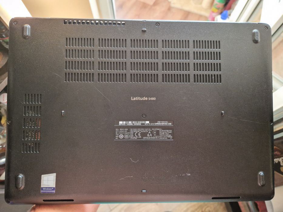 Vand Laptop DELL Latitude 5480,  I7 gen 6,8gb ram, 256 ssd, Nvidia 930MX