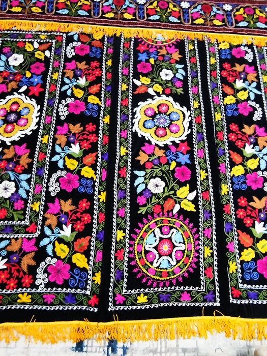 Миллий палак су́зана