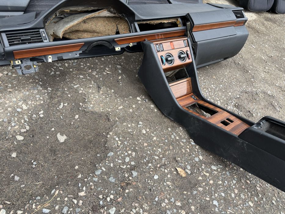 Мерседес 124 Торпеда панель борода дерево