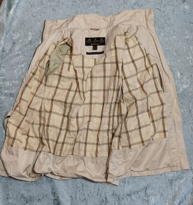 Vând geacă de damă Barbour.