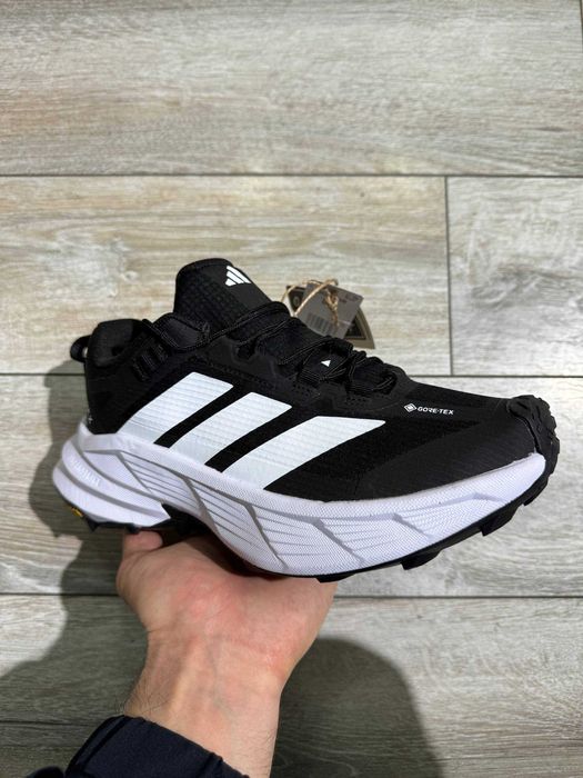 Кроссовки Adidas Terrex Freehiker.