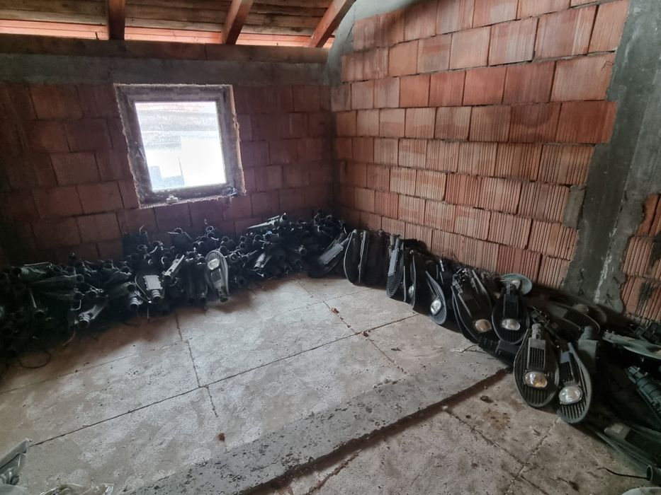 Lămpi de stalpi *defecte*