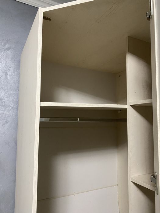 Угловой шкаф для вещей