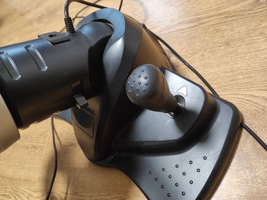 Vând volan cu pedală Gembird STR Shock force