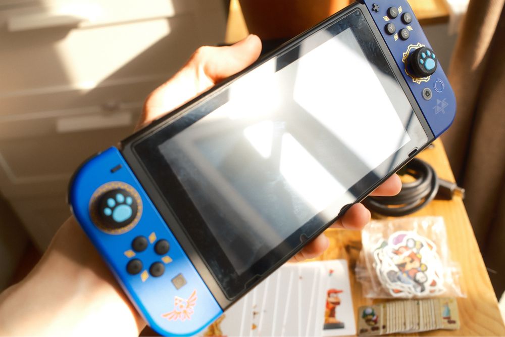 Продам Nintendo Switch 1gen + игры с аккаунтом + бонусы