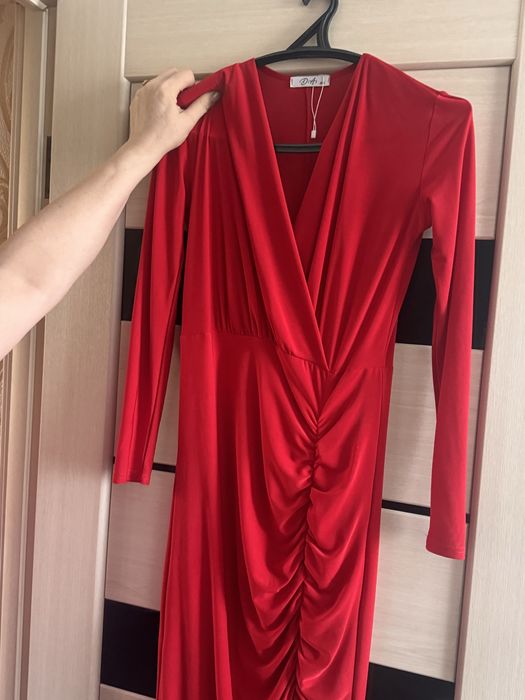 Продам красное платье