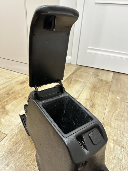 Подлокотник для пассат б3/б4