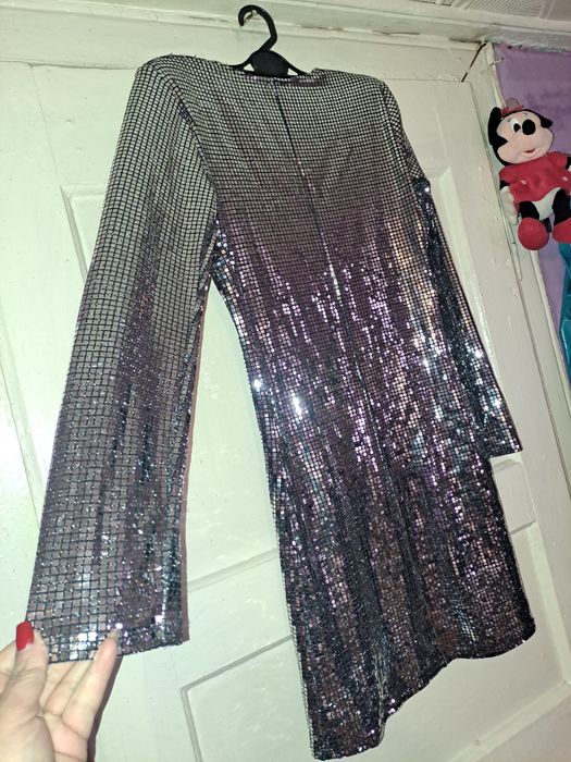 Vând rochițe cu paiete