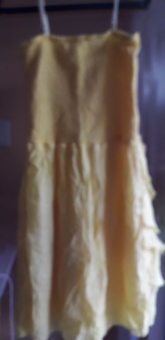 Детска жълта рокля на волани