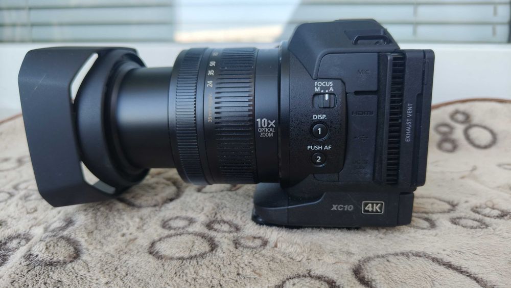 Canon xc10, 4k impecabila, cu obiectiv integrat 24-240 și cooler incorporat