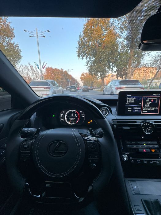 Lexus is 300 moshina sotiladi yengide