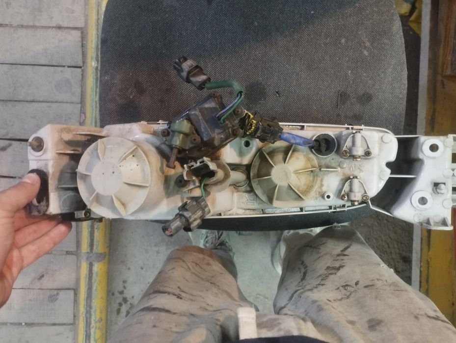 Мазда кронос правая фара оригинал