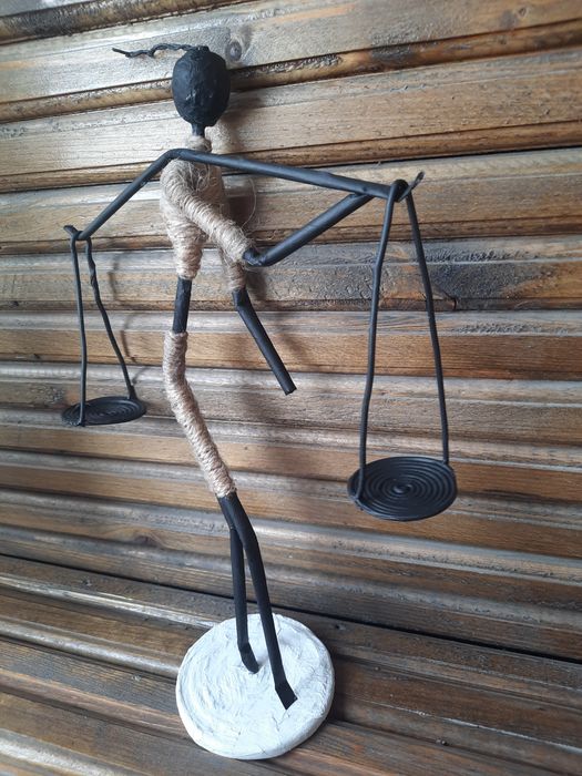 Африканская женщина- Весы