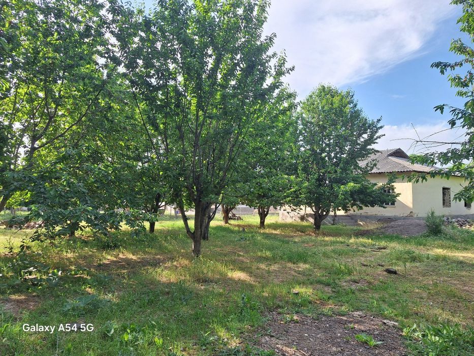 Тезлик билан 6 хонали 15 сотик участка сотилади