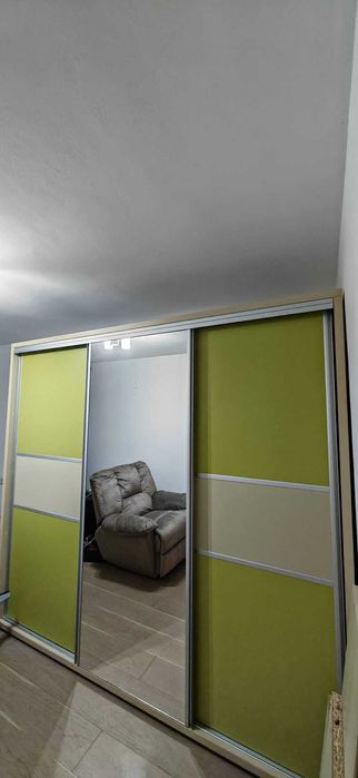 Inchiriez apartament cu 3 camere situat in centrul civic