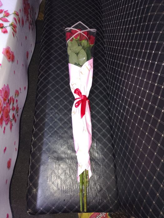 Метровые розы красный