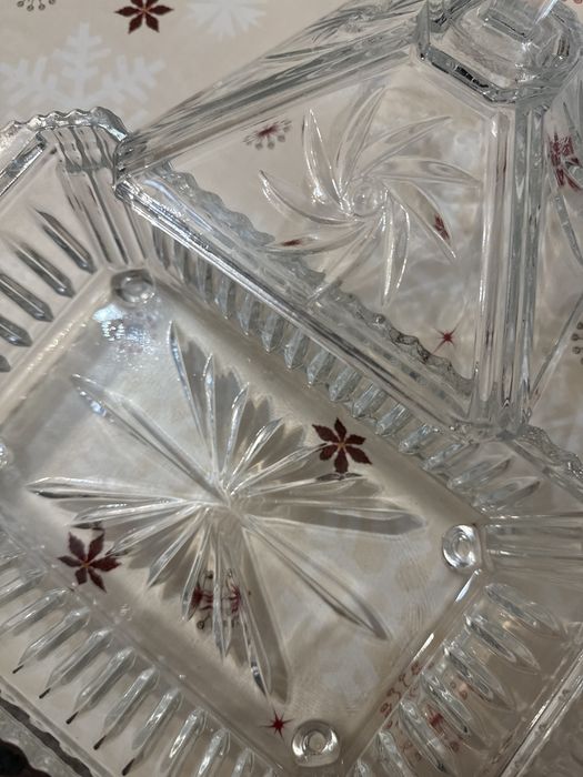 Отдам за шоколадку посуду