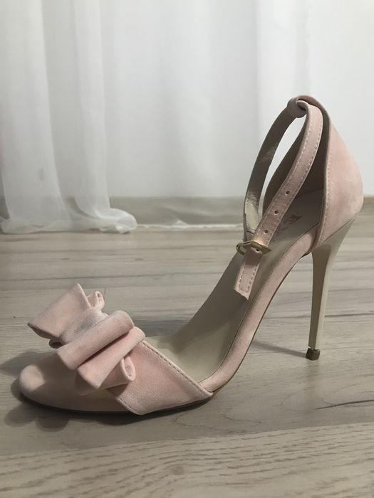 Sandale cu toc subtire