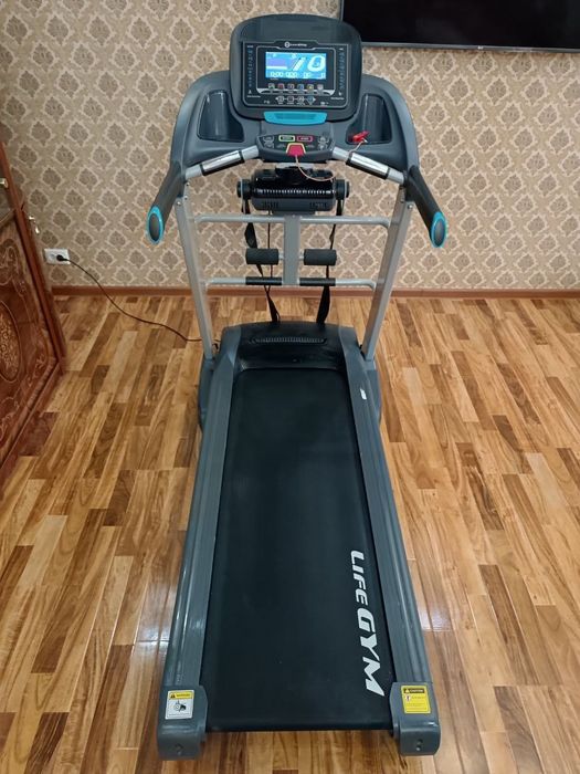 Срочно продаётся! Беговая дорожка Бренд: Life Gym