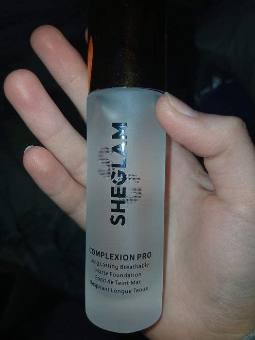 Sheglam baza, makiyaj yuzda yaxshi yotishi uchun