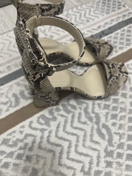 Босоножки Bershka