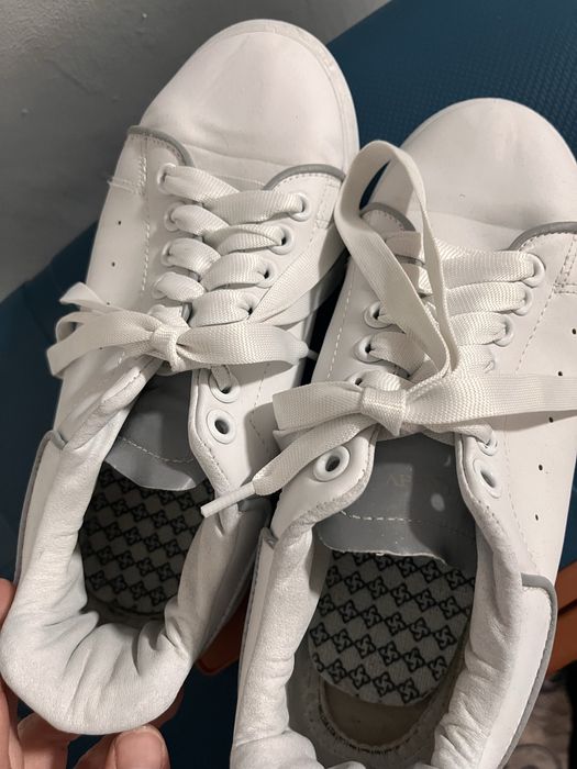 Продам кроссовку