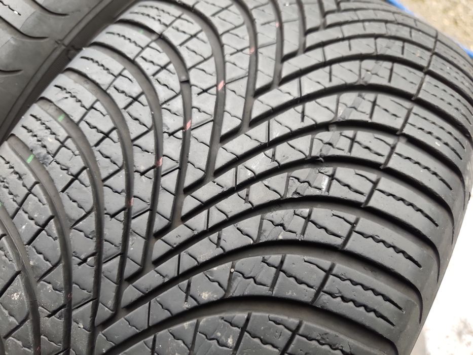 225/50/17" 4р Debica navigator 3,dot4923,5mm