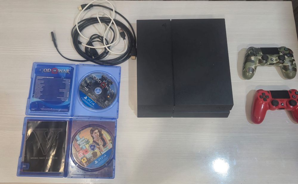 Продам PlayStation 4 fat последней ревизии.