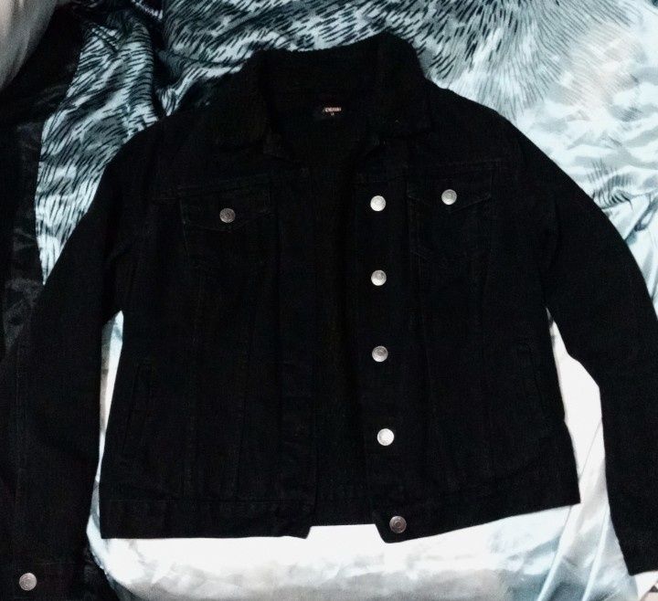 Geacă de blugi neagră / DENIM cu guler de blană