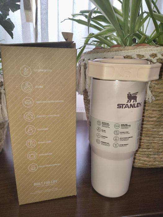 Vând termos Stanley