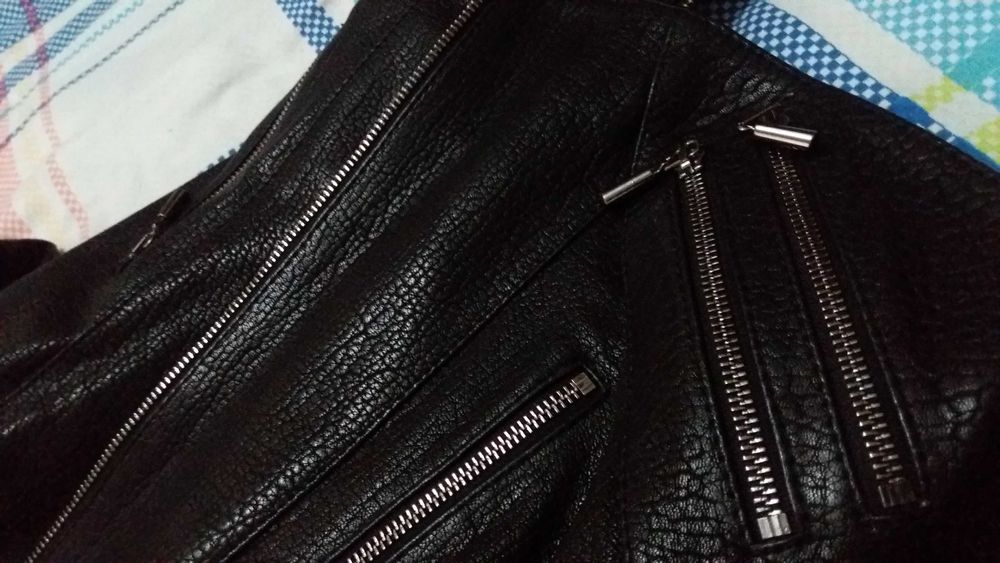 Продам   женскую  кожаную  куртку   почти  новая